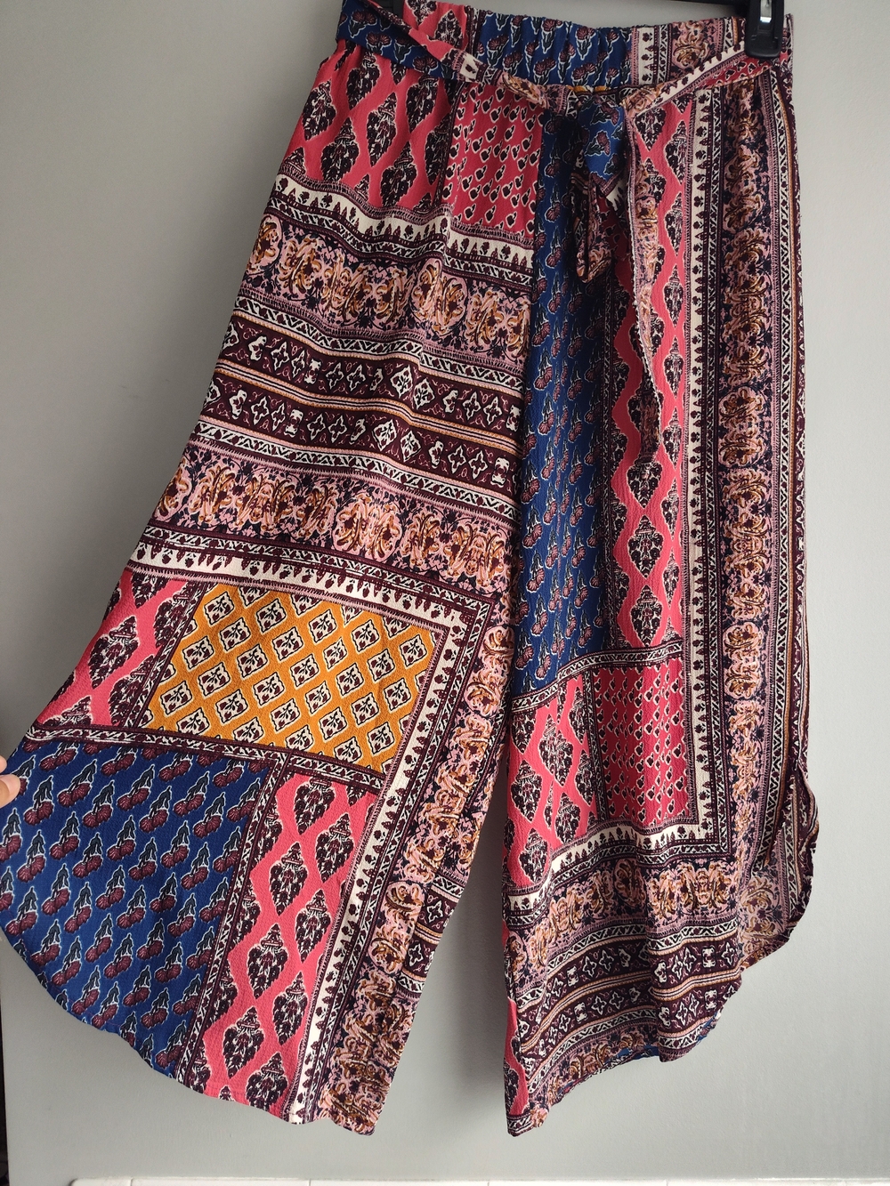 Umgee Blue, Burgundy & Pink Printed Cropped Jumpsuit Pants